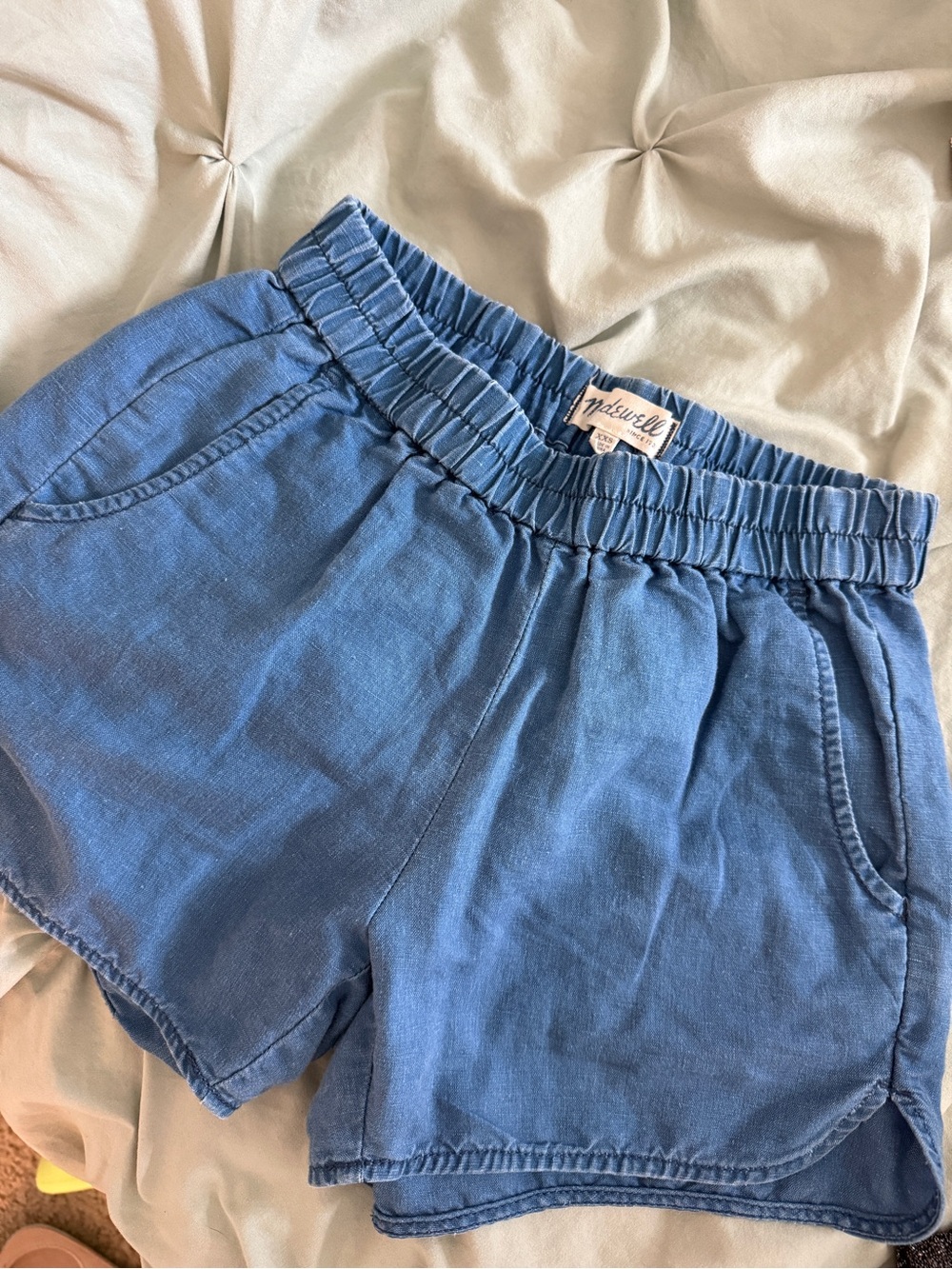 Madewell Chambray Elastic-Waist High-Rise Shorts in Blue